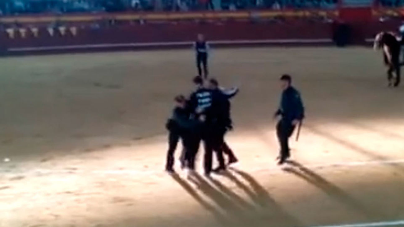 Juzgan a tres guardias civiles por amenazar a un activista antitaurino