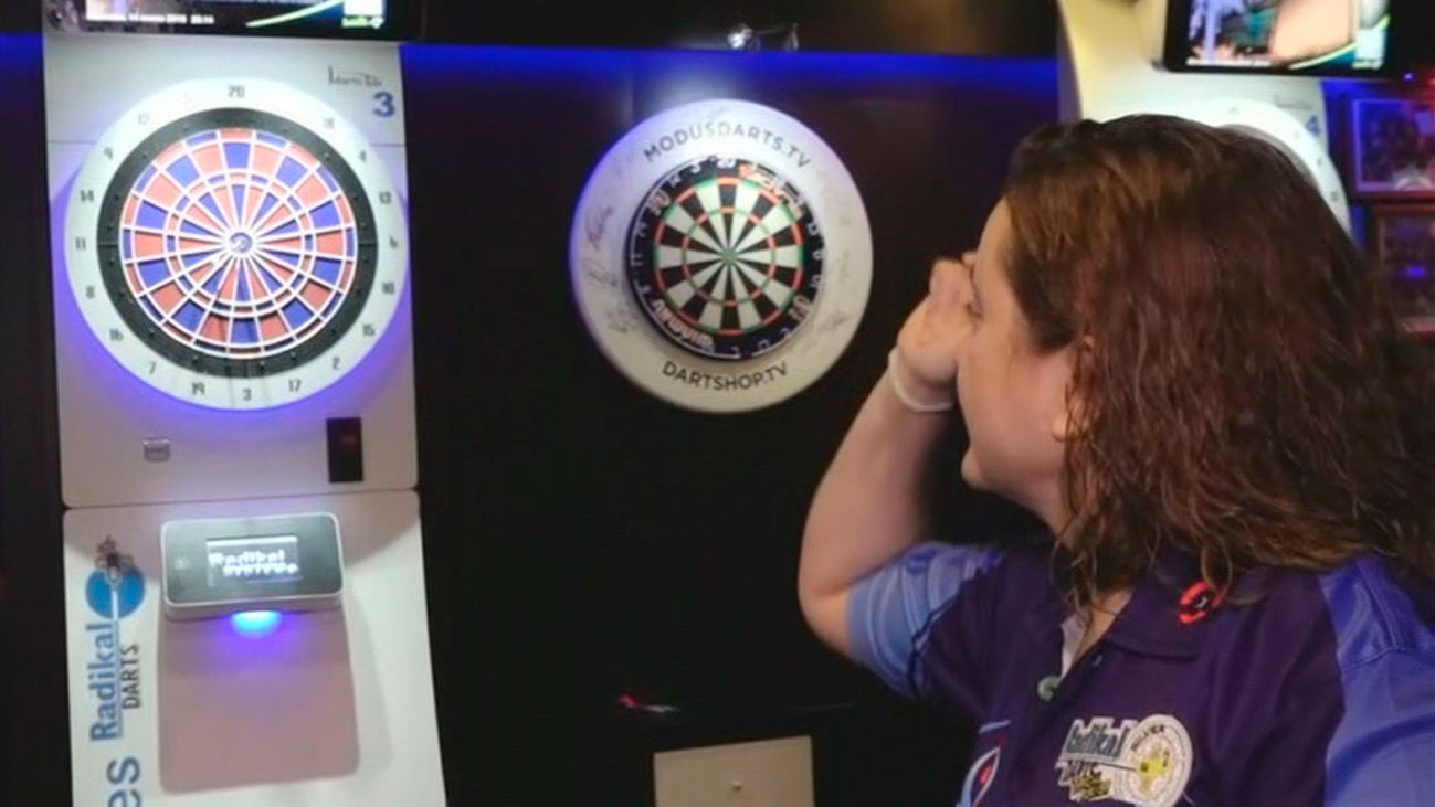 Charlamos con Yolanda Barba, la reina de los dardos