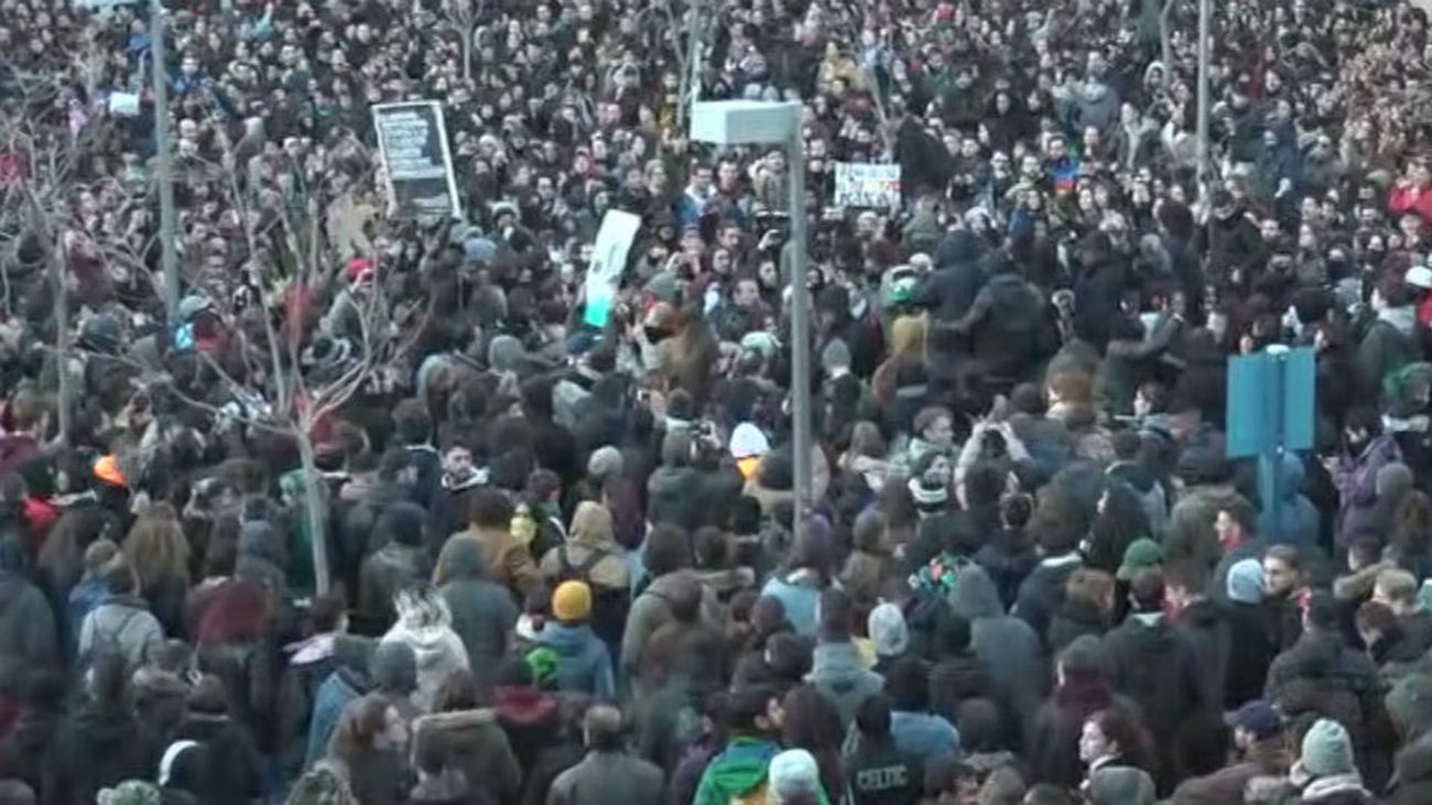 Manifestación en la plaza Nelson Mandela