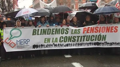 Miles de pensionistas salen a las calles de Madrid por unas pensiones dignas