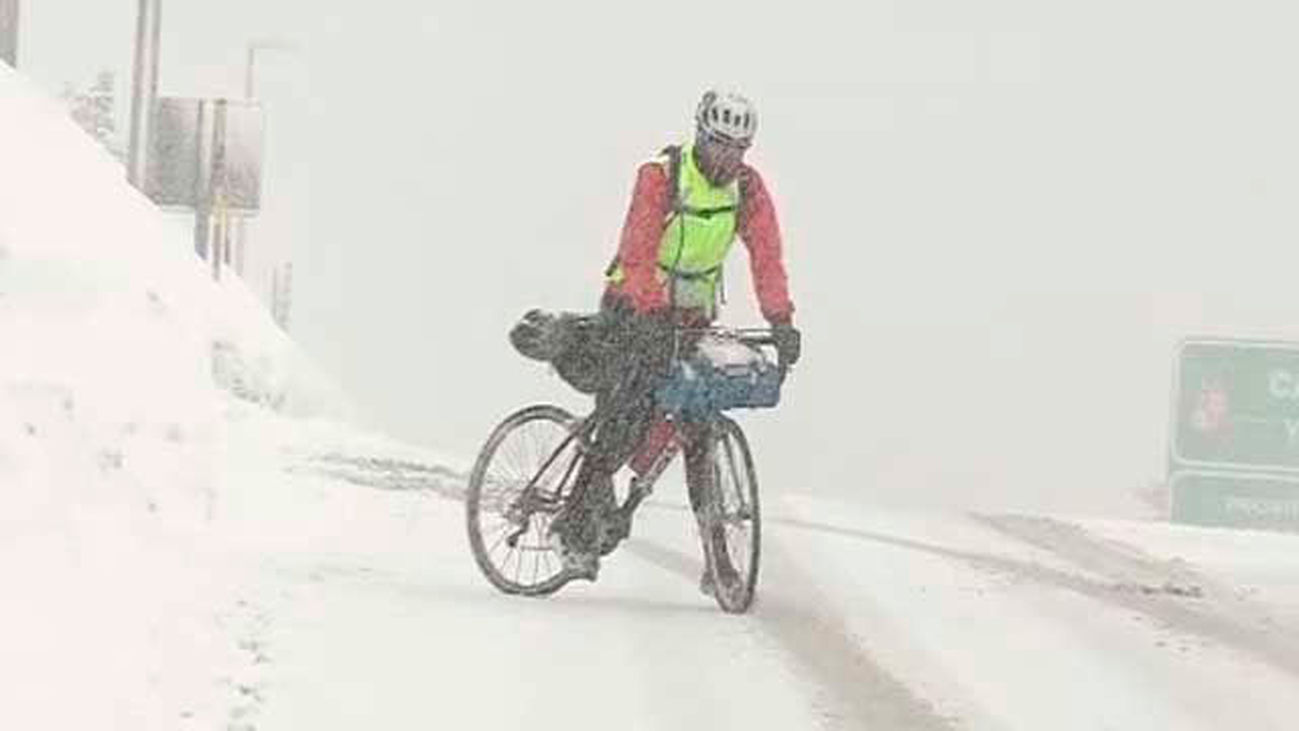 La nieve complica el tráfico en el norte de la Comunidad de Madrid