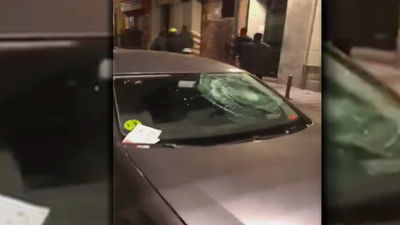 Un grupo de vándalos destroza las lunas y los retrovisores de una veintena de coches en Lavapiés