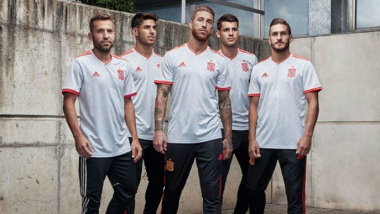 El azul claro, protagonista en la segunda camiseta de España para el Mundial de Rusia