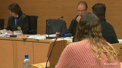 Una madre acusada de dejar morir a su hijo de tres años