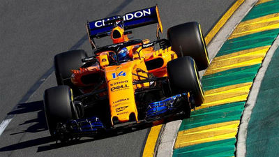 GP Australia: Hamilton domina y Alonso se instala entre los diez primeros