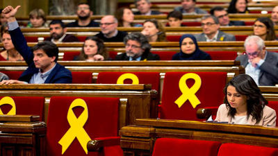 El Parlament defiende poder investir a Puigdemont, Sànchez y Turull y pide su libertad