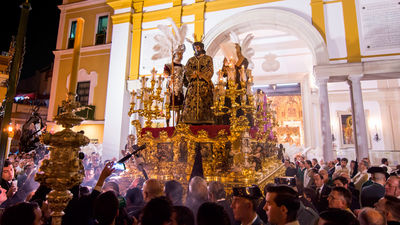 El mal tiempo no acaba con las tradiciones de Semana Santa en España