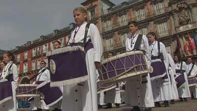 La tamborrada pone el punto y final a la Semana Santa de Madrid