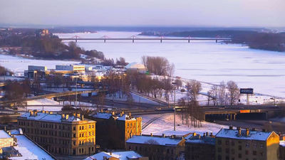 El río Daugava se viste de blanco en invierno