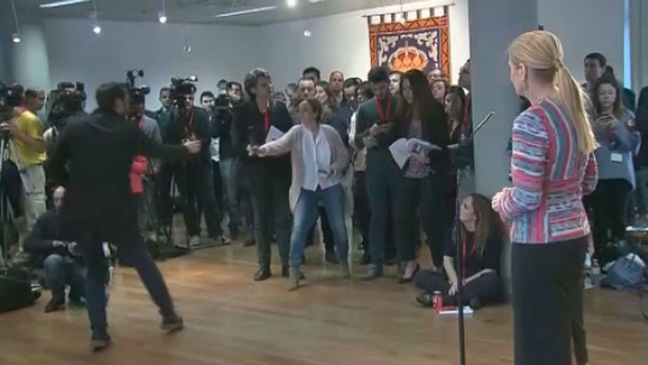 Cifuentes denuncia un "ataque desmedido" que ha buscado "destruir a la persona"