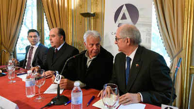 Felipe González se queja de que Zapatero no accediera a hablar con él de Venezuela