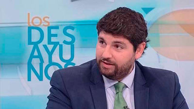 El presidente de Murcia critica el "pelotón de fusilamiento" y "la cacería" contra Cifuentes