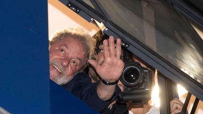 Lula se atrinchera en su sindicato para evitar su encarcelamiento