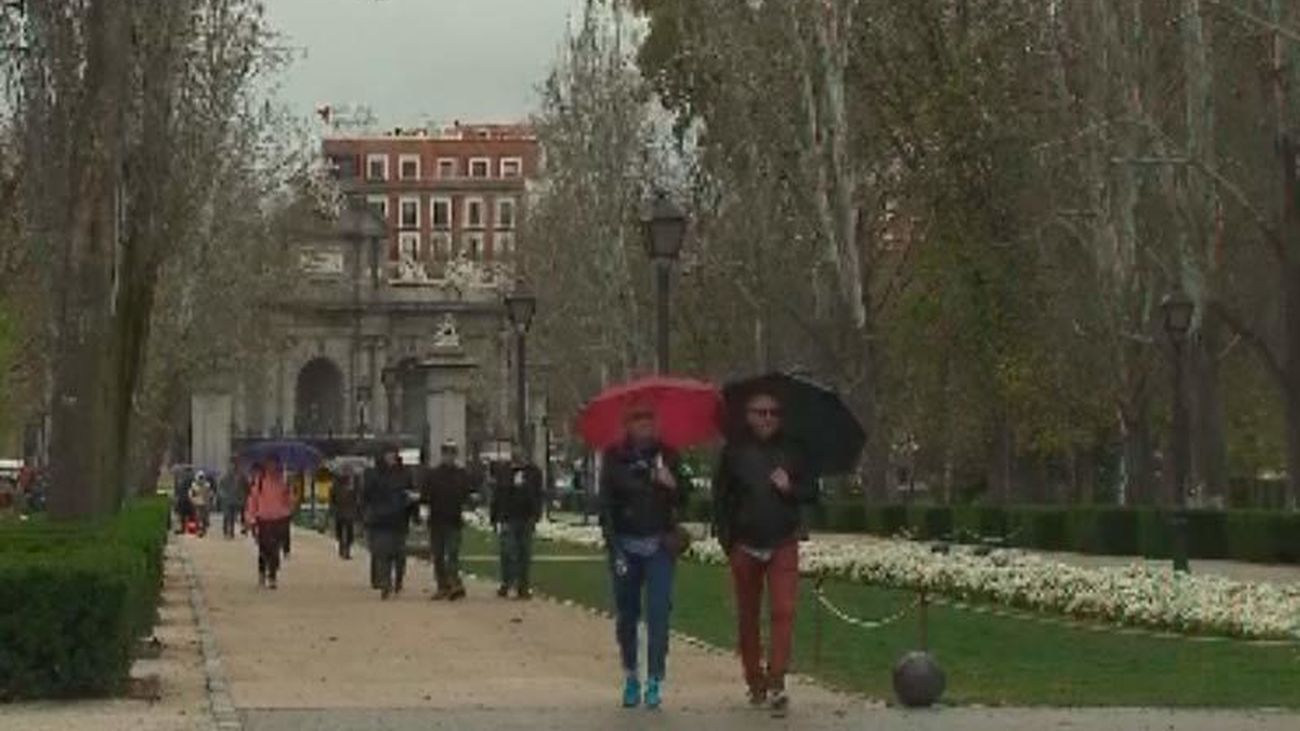 El Retiro y otros 8 parques, con zonas balizadas por viento desde mediodía