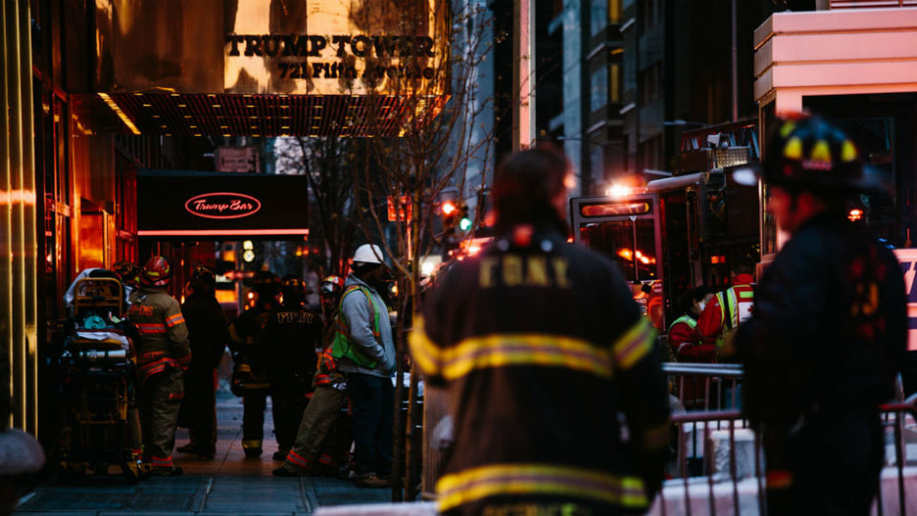 Un muerto y cuatro heridos leves por incendio en la Torre Trump