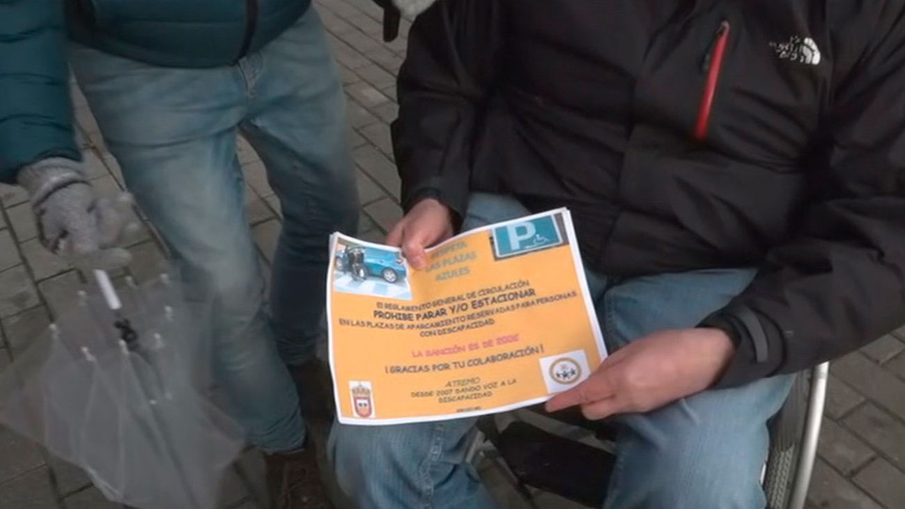 Campaña en Tres Cantos para respetar los aparcamientos para discapacitados