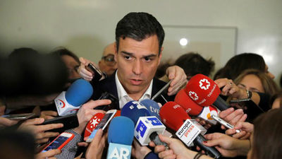 Sánchez pide a Rivera que apoye a Gabilondo para cerrar la etapa negra del PP