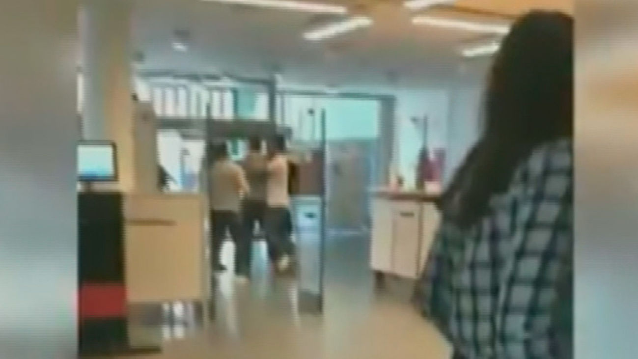 Así detuvieron en una biblioteca de Carabanchel al 'acosador de la línea 11'