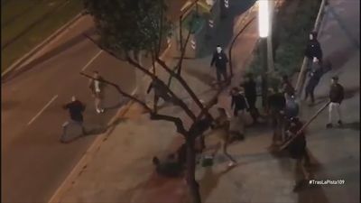 Imágenes de la brutal pelea multitudinaria de Cornellà
