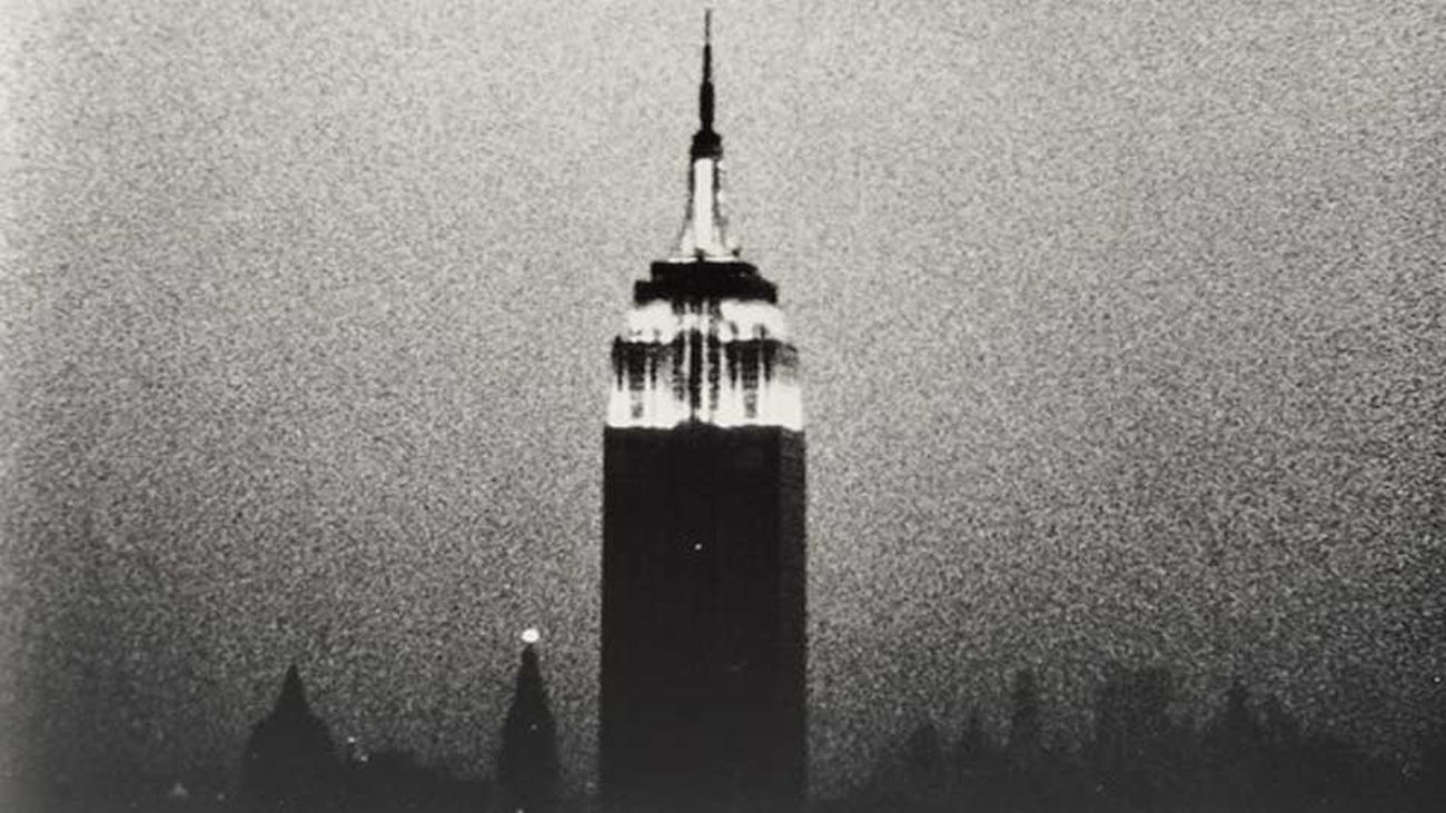 Para recuperar el espíritu del estudio del artista, se invitará a diferentes músicos y artistas visuales que llevarán a cabo pe