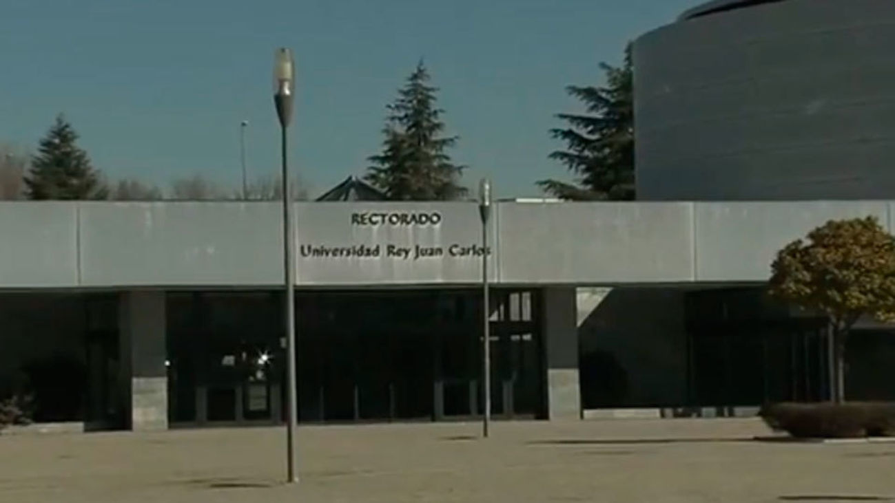 La profesora López de los Mozos dice que Cifuentes no presentó ni defendió su máster