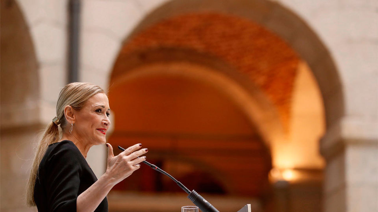 Cifuentes durante los premios de la AVT