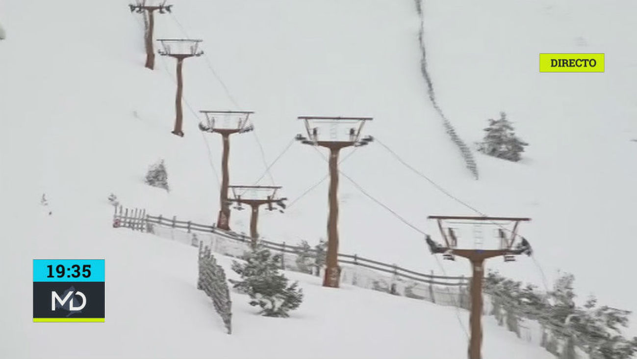 Las estaciones de Valdesquí y Navacerrada reabren con más nieve