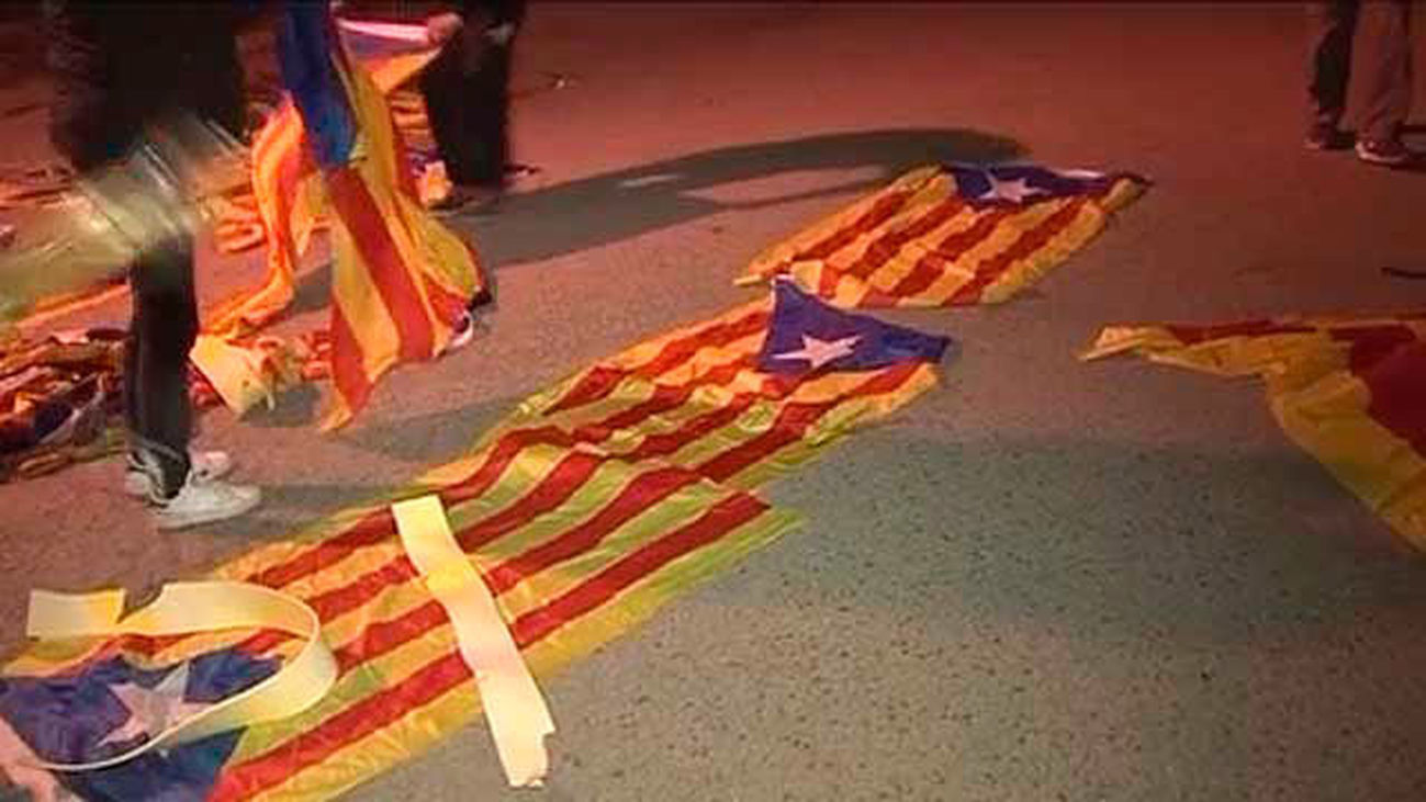 Els segadors del Maresme, un grupo que retira símbolos independentistas en Cataluña