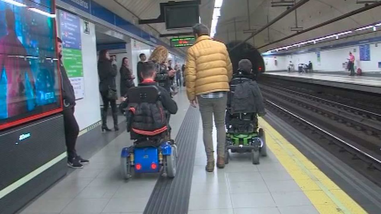 Personas con discapacidad en el metro