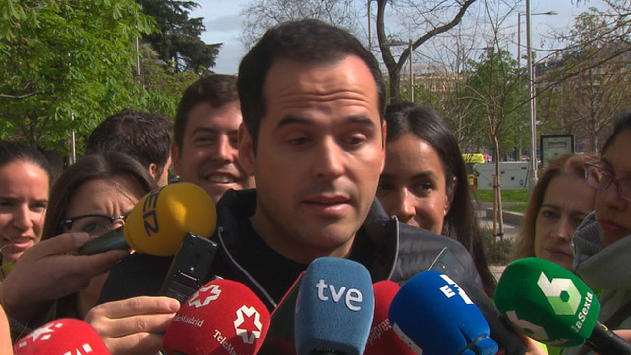 Aguado no descarta que Ciudadanos se sume a la moción de censura