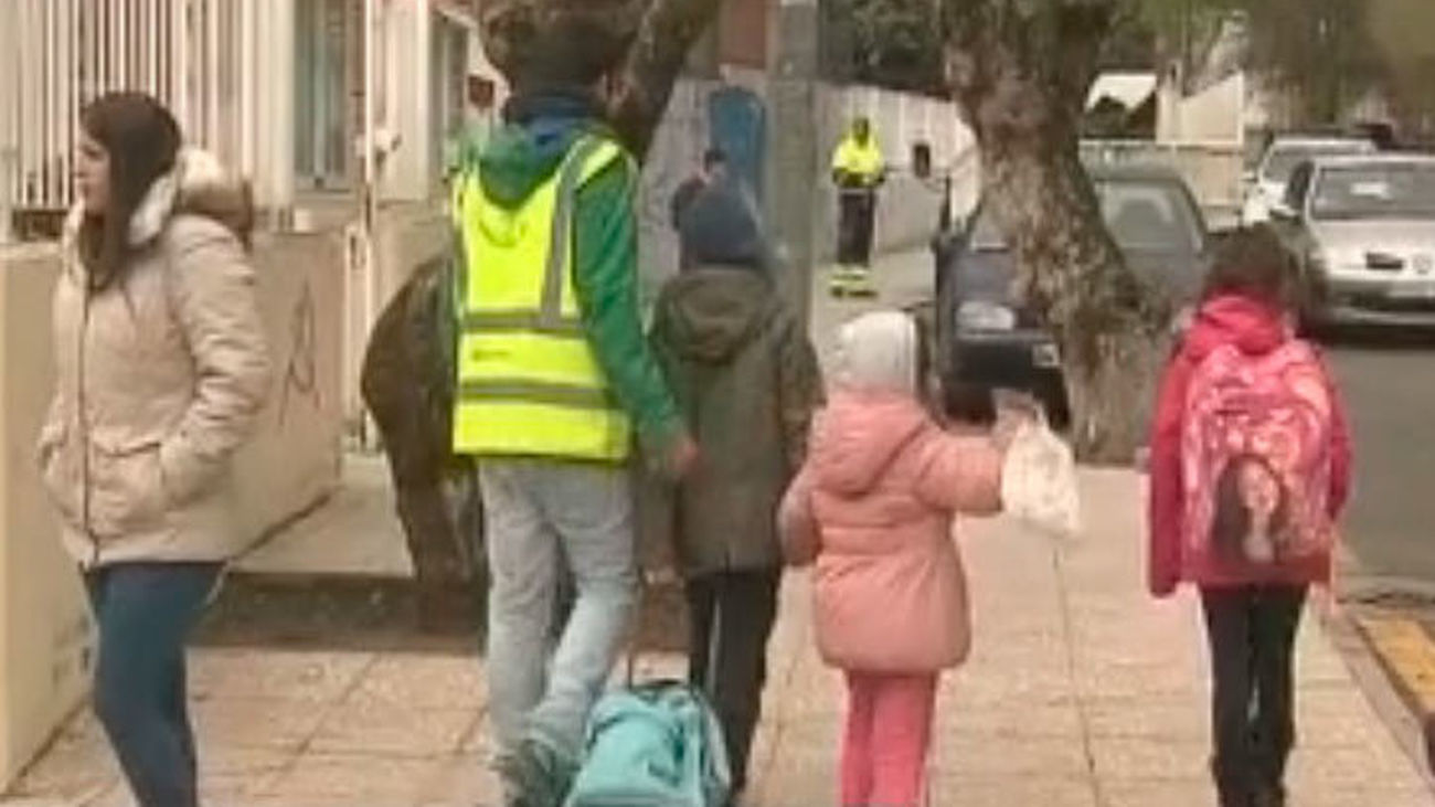 Los escolares de Guadarrama van 'al cole andando'