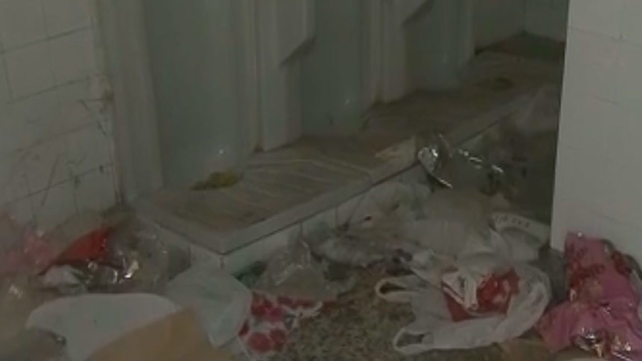 Quejas por el estado de los baños en el Cementerio de la Almudena