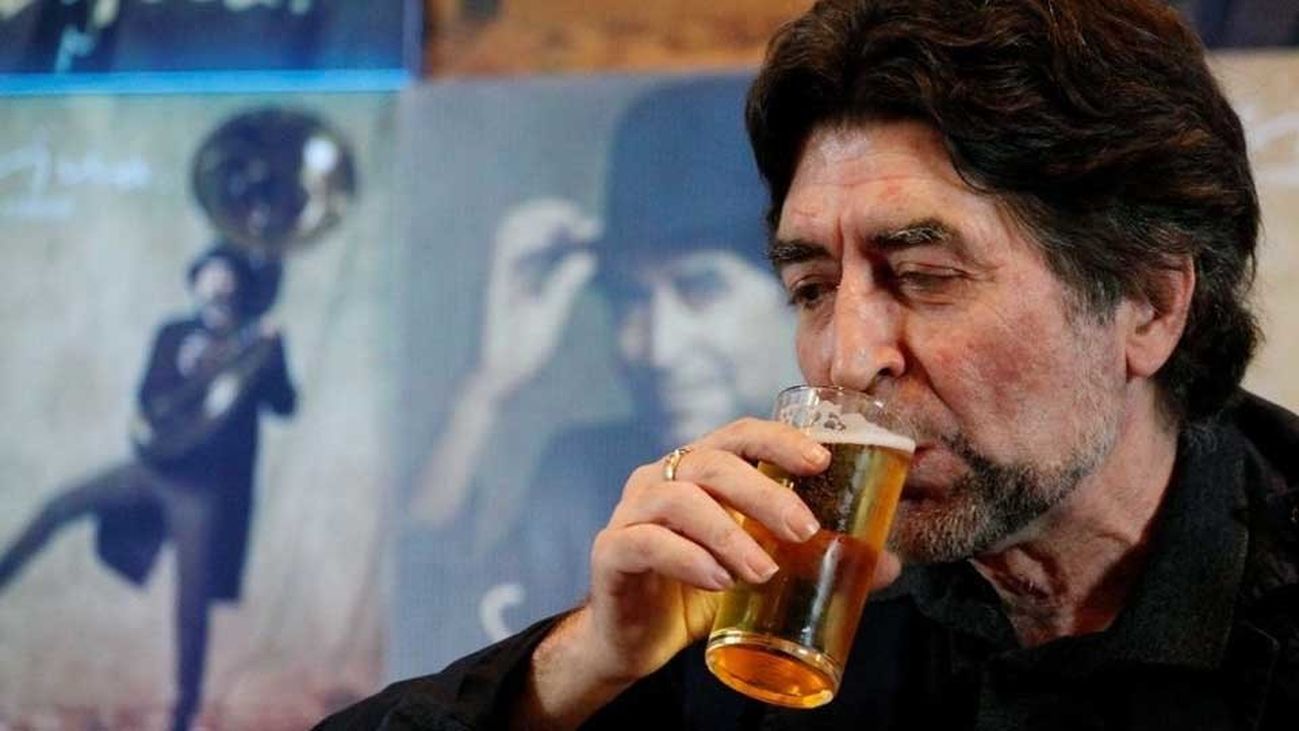 Joaquín Sabina recibe el alta hospitalaria de su problema circulatorio