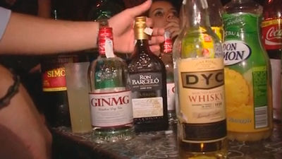 La futura Ley contra el alcohol propone sancionar a los padres de los menores que beban