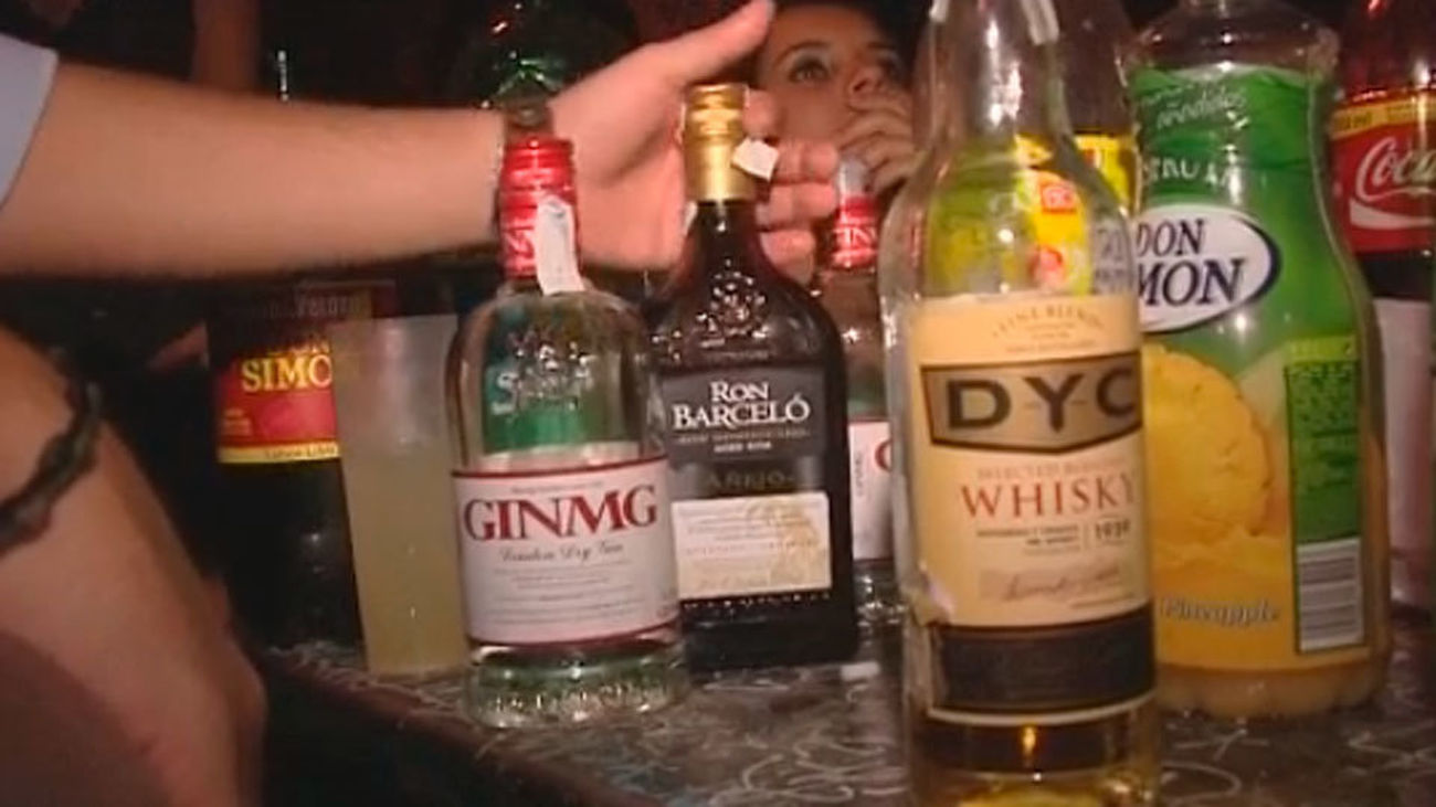 La futura Ley contra el alcohol propone sancionar a los padres de los menores que beban