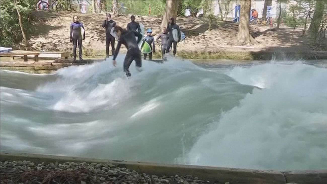 Surfeando las olas en Múnich