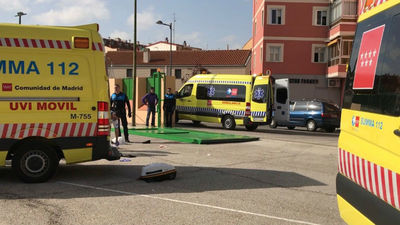 La conserje de un colegio de Leganés, muy grave al caerle encima un portón de 300 kg