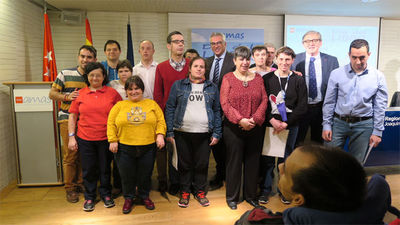 La Comunidad crea clubes de lectura fácil para favorecer la inclusión de personas con discapacidad