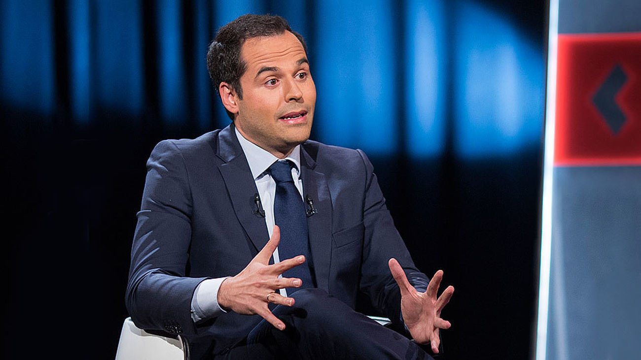 Aguado emplaza a Rajoy a que pida a Cifuentes dimitir y ponga un "candidato limpio"