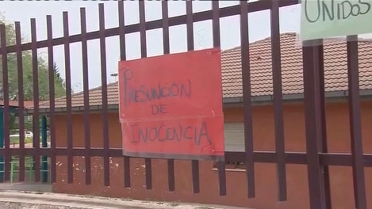 Pancartas de apoyo a las profesoras imputadas en el colegio de Getafe