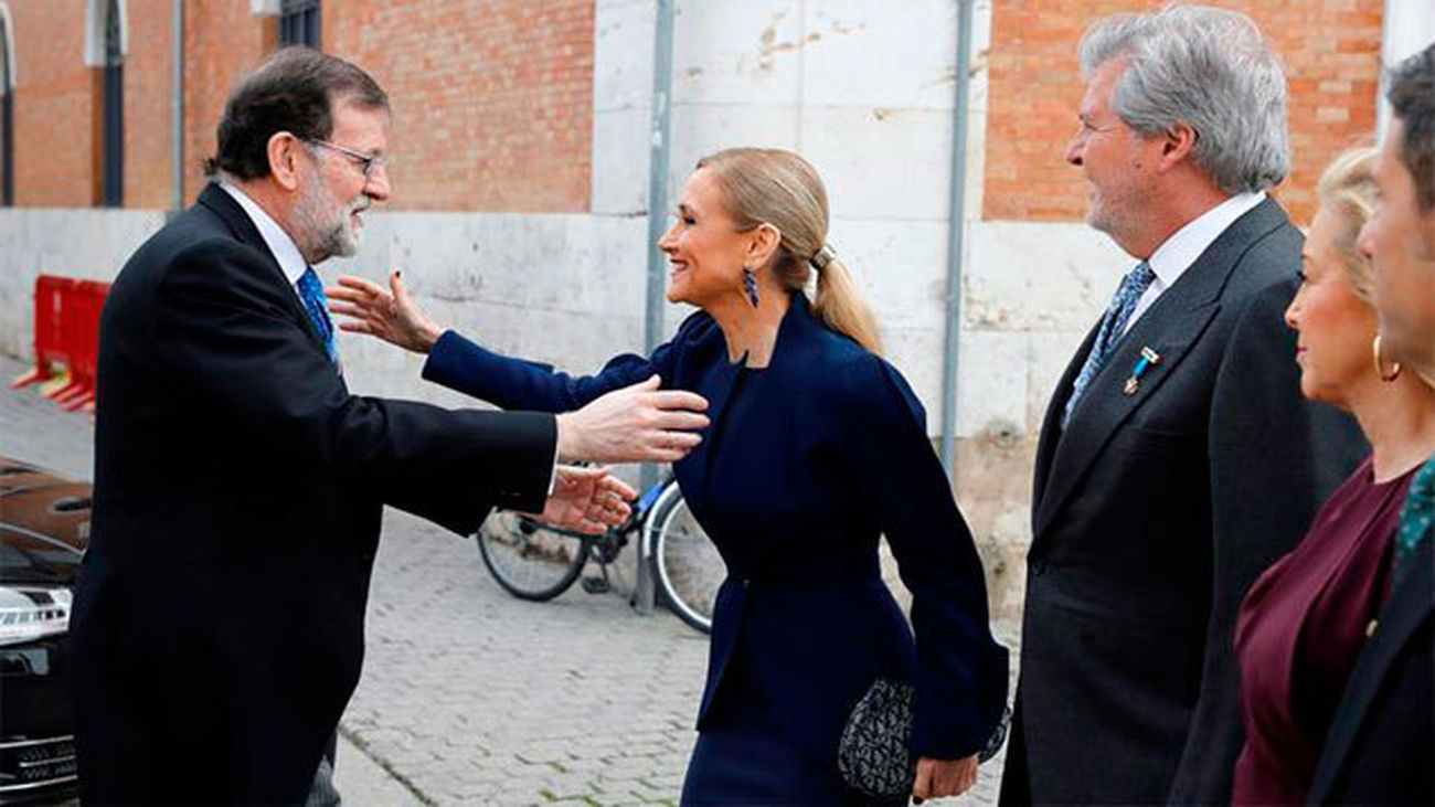 Rajoy y Cifuentes se reencuentran en la ceremonia del premio Cervantes