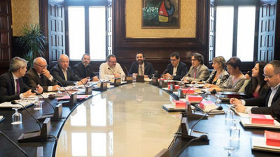 La Mesa del Parlament avala el voto delegado de Comín y Rajoy sopesa "acciones legales"