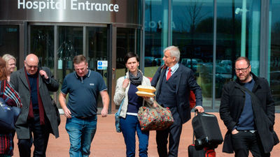 Los padres del bebé terminal Alfie Evans recurrirán la negativa a trasladarle a Italia