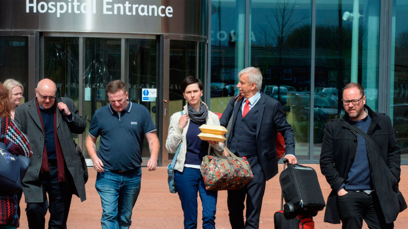 Los padres del bebé terminal Alfie Evans recurrirán la negativa a trasladarle a Italia