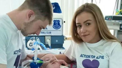 Los padres del bebé Alfie Evans recurrirán la negativa a trasladarle a Italia