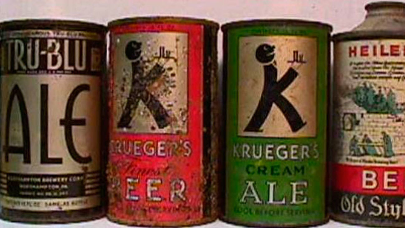 Una colección de 200 latas de bebida antiguas muestra 85 años de historia