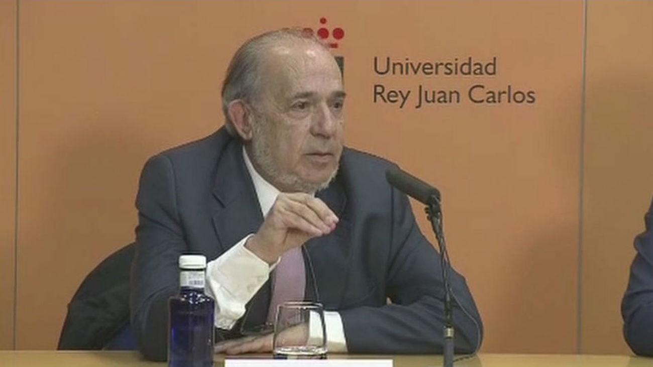 La juez imputa a Enrique Álvarez Conde, director del máster de Cifuentes