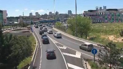 Cuarenta coches de época recorren las Tablas para denunciar su aislamiento