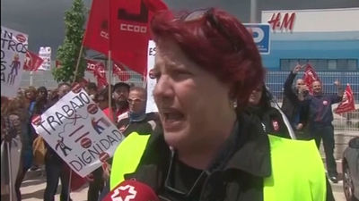 Huelga de los trabajadores del almacén de distribución de H&M en Torrejón de Ardoz