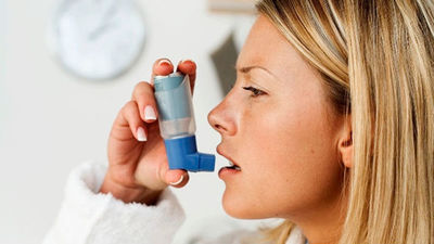 El asma grave tiene un porcentaje mayor de prevalencia en mujeres adultas